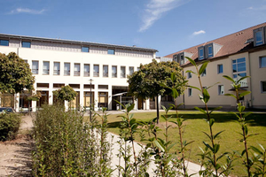 Der Innenhof des Wohn- und Pflegeheims Wolfsburg